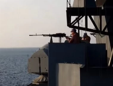 Όταν Σομαλοί πειρατές είχαν ενοχλήσει πλοίο της Ρωσίας – Μόνο που ήταν πολεμικό (βίντεο)